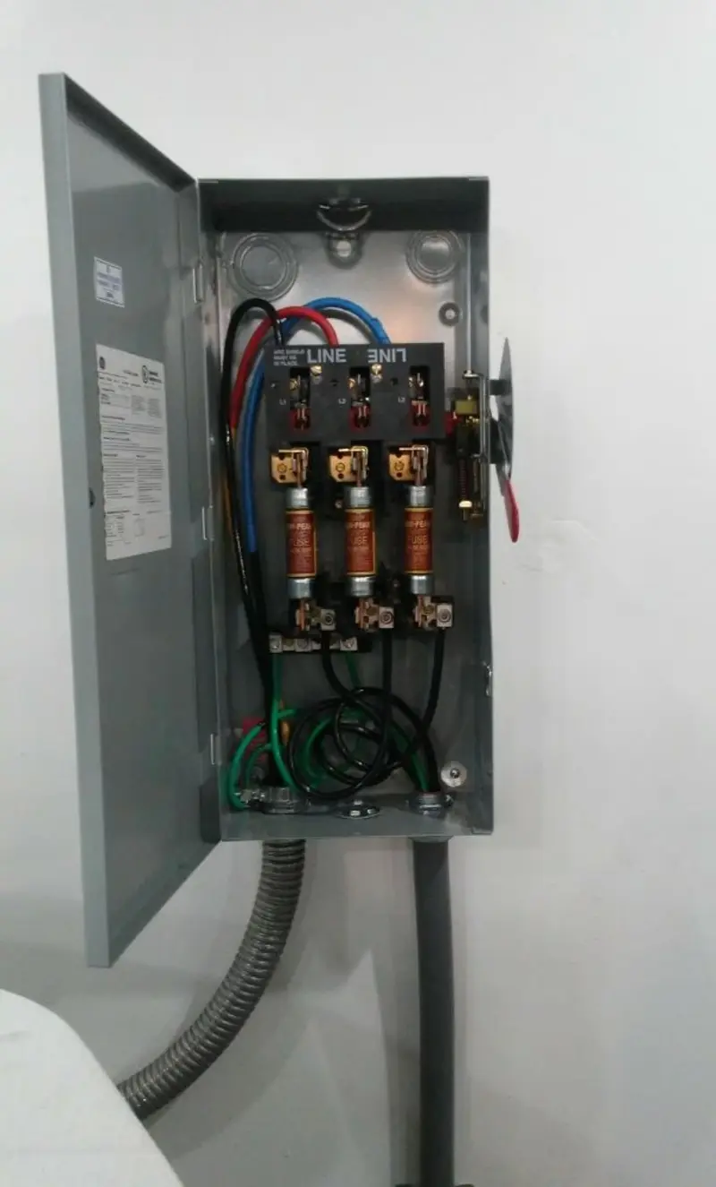 Three-phase disconnect switch installed for Smoke Detector Installation in Fountain Hill